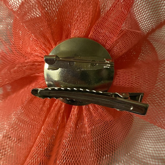 Pink coral colored small fascinator/ pin - Picture 2 of 3
